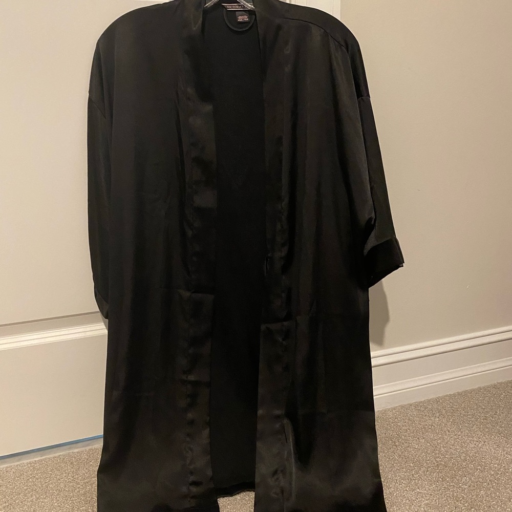 ***NWOT VICTORIAS SECRET ROBE